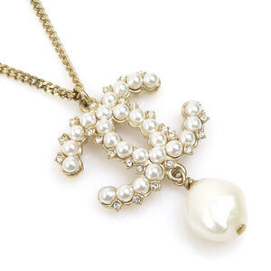 CHANEL White Pearl Necklace